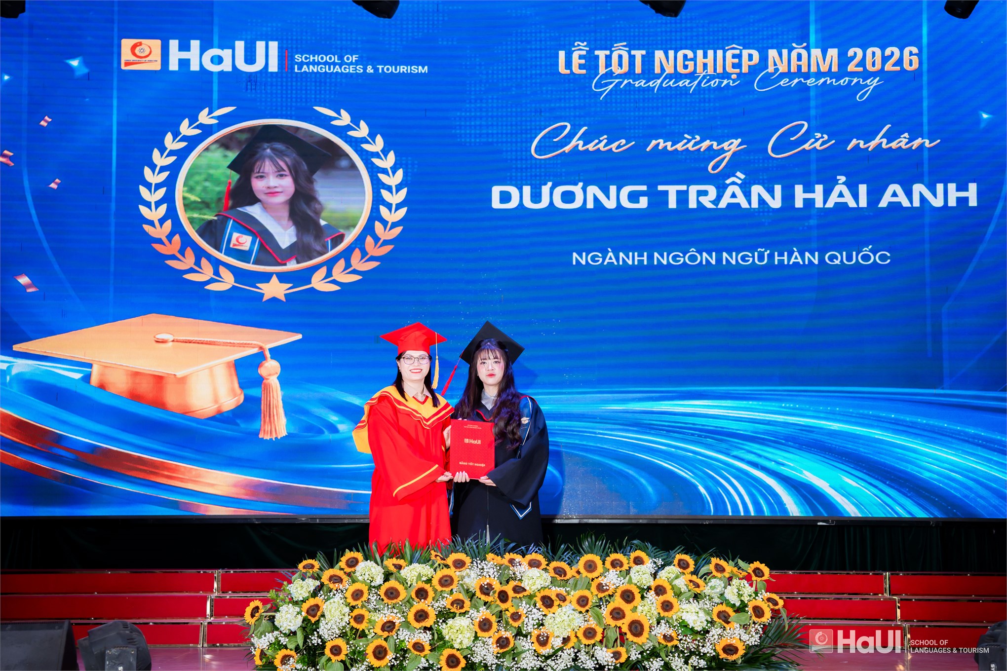 Hơn 800 tân Thạc sĩ, Cử nhân Trường Ngoại ngữ - Du lịch rạng rỡ trong ngày tốt nghiệp năm 2026