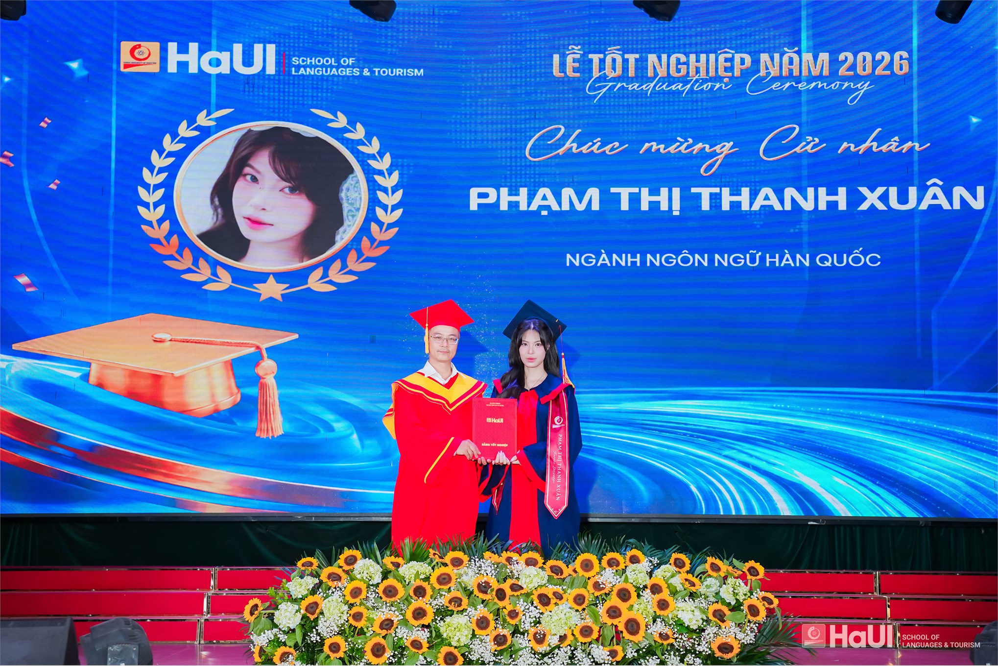Hơn 800 tân Thạc sĩ, Cử nhân Trường Ngoại ngữ - Du lịch rạng rỡ trong ngày tốt nghiệp năm 2026