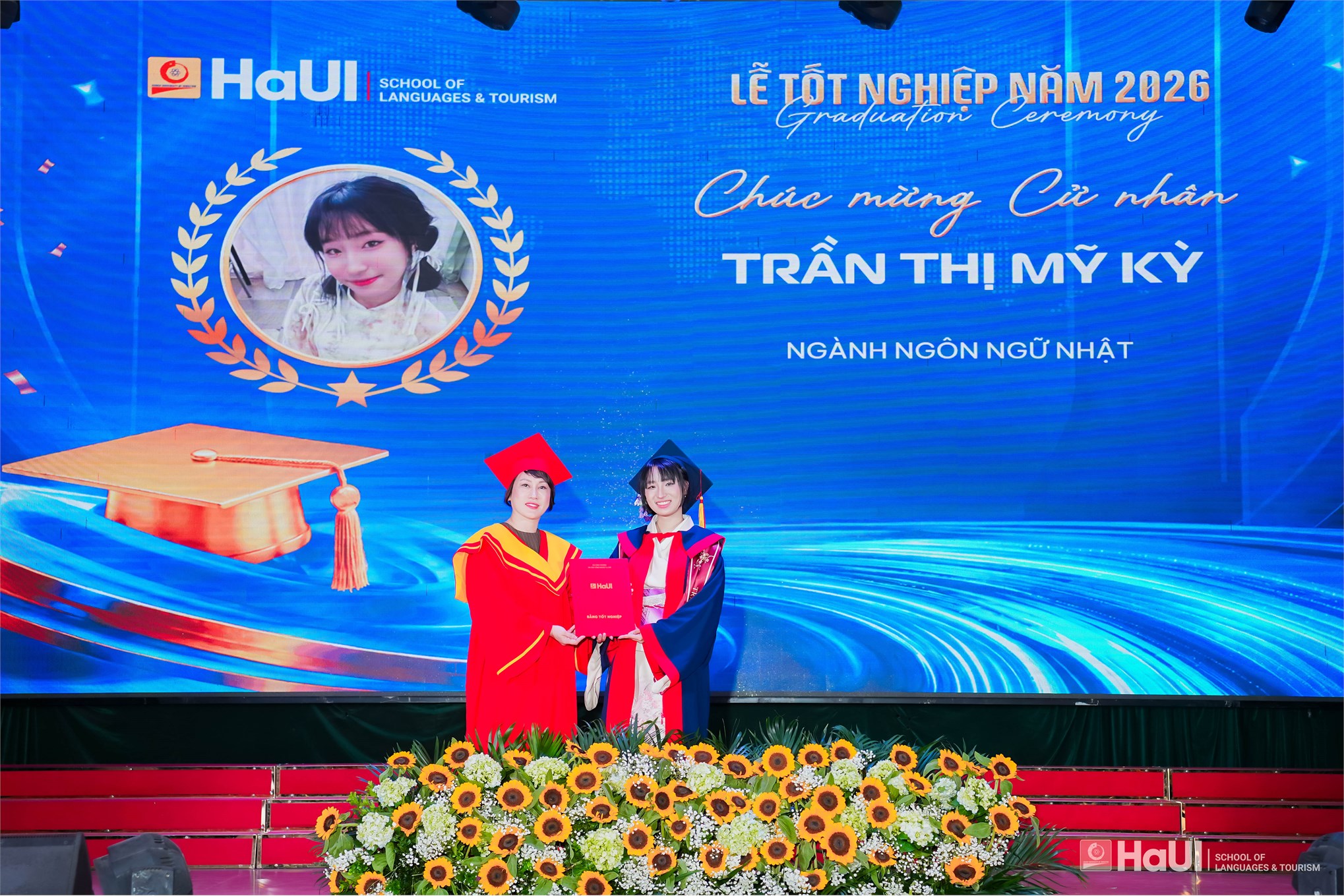 Hơn 800 tân Thạc sĩ, Cử nhân Trường Ngoại ngữ - Du lịch rạng rỡ trong ngày tốt nghiệp năm 2026