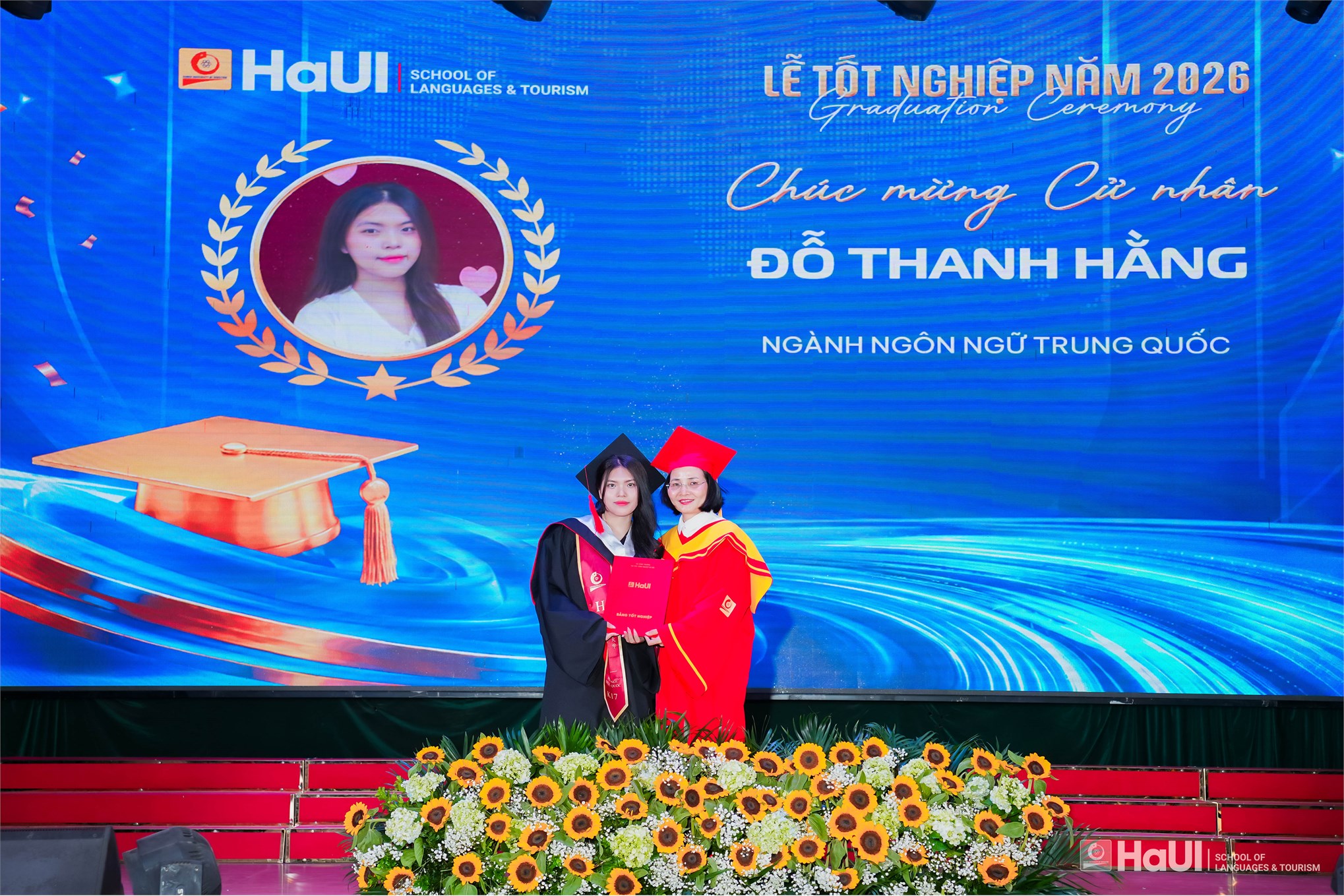 Hơn 800 tân Thạc sĩ, Cử nhân Trường Ngoại ngữ - Du lịch rạng rỡ trong ngày tốt nghiệp năm 2026