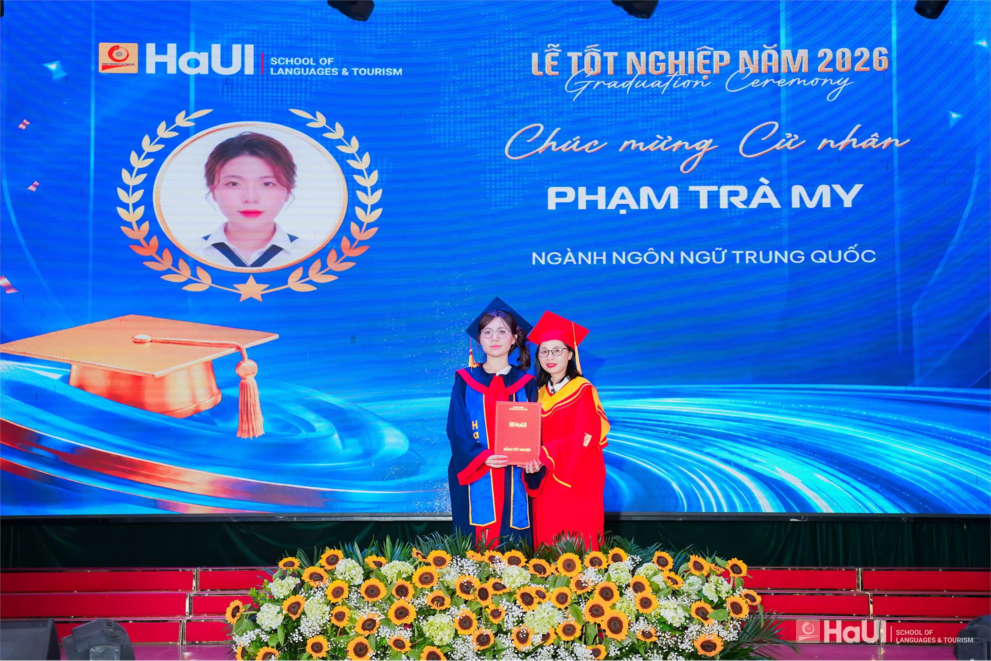 Hơn 800 tân Thạc sĩ, Cử nhân Trường Ngoại ngữ - Du lịch rạng rỡ trong ngày tốt nghiệp năm 2026