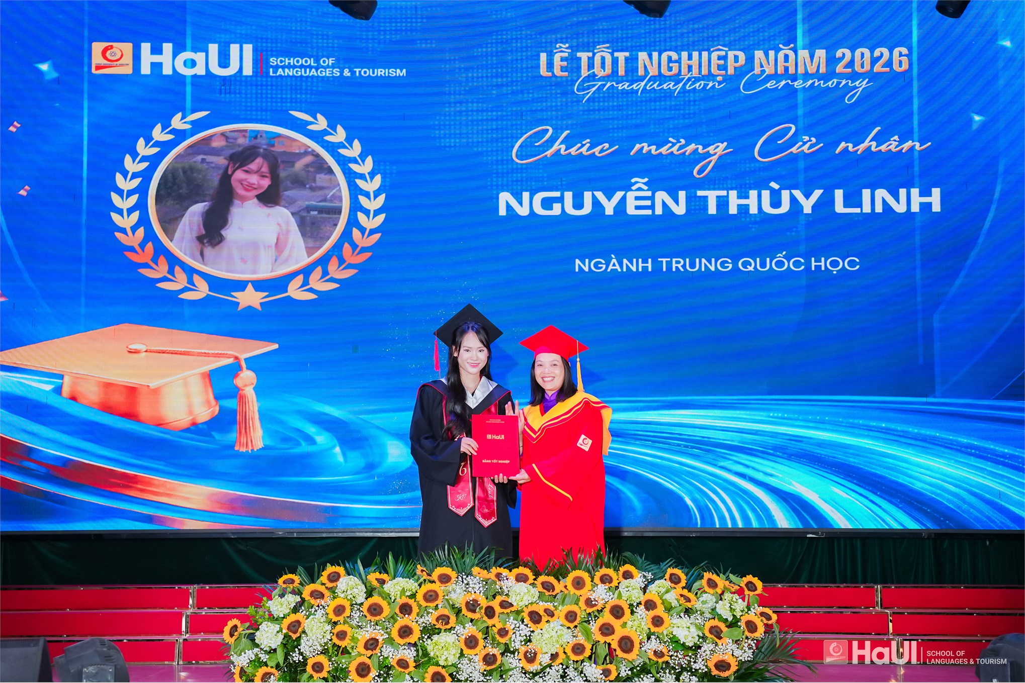 Hơn 800 tân Thạc sĩ, Cử nhân Trường Ngoại ngữ - Du lịch rạng rỡ trong ngày tốt nghiệp năm 2026