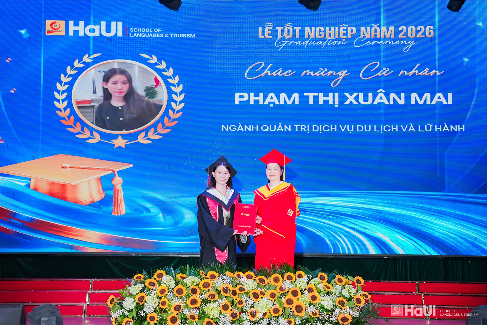 Hơn 800 tân Thạc sĩ, Cử nhân Trường Ngoại ngữ - Du lịch rạng rỡ trong ngày tốt nghiệp năm 2026