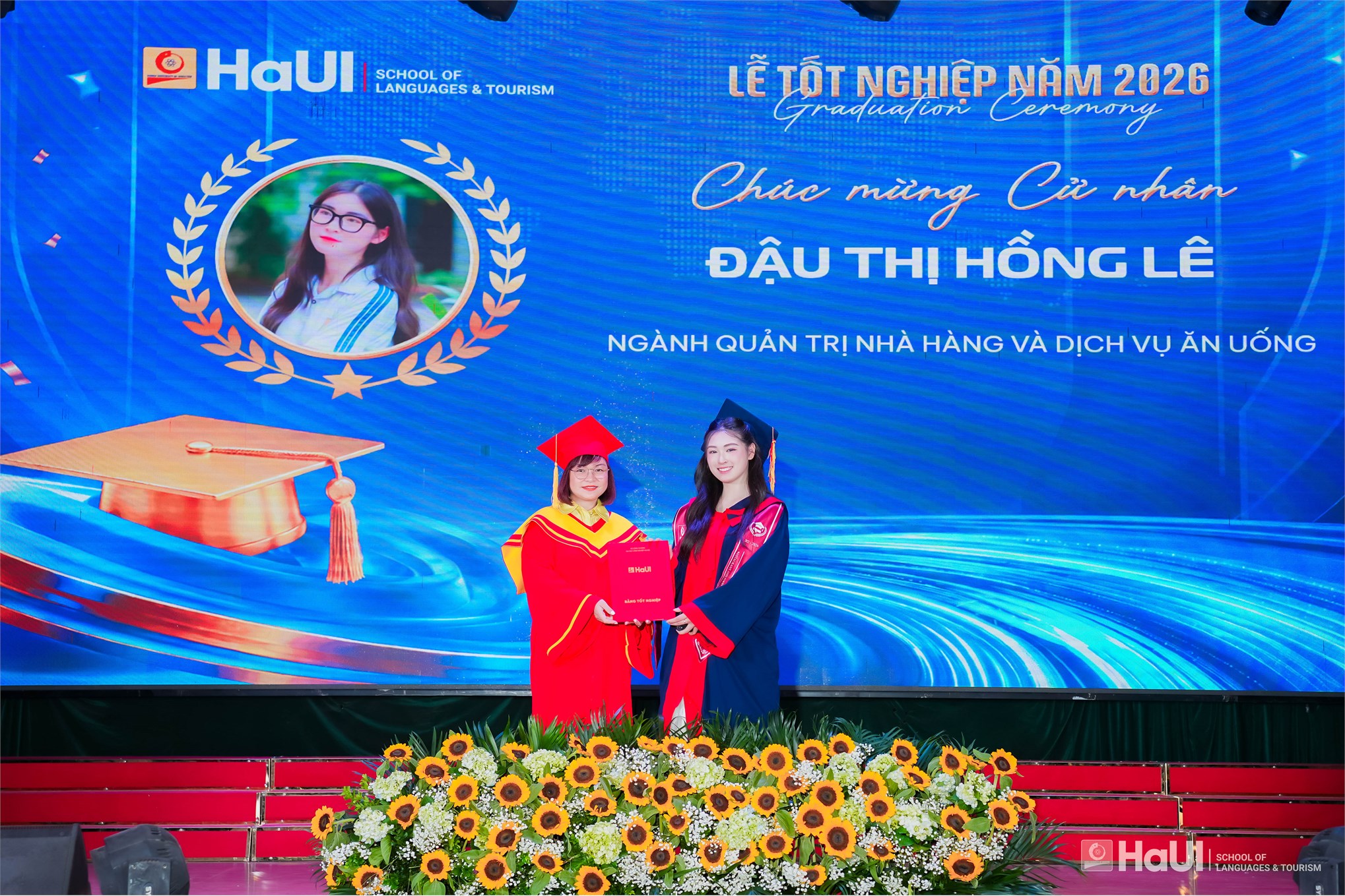 Hơn 800 tân Thạc sĩ, Cử nhân Trường Ngoại ngữ - Du lịch rạng rỡ trong ngày tốt nghiệp năm 2026
