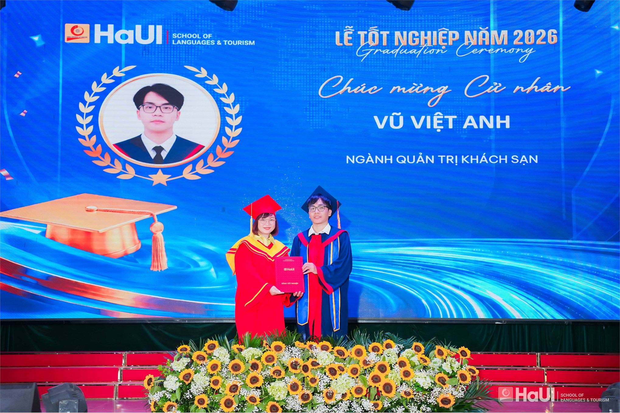 Hơn 800 tân Thạc sĩ, Cử nhân Trường Ngoại ngữ - Du lịch rạng rỡ trong ngày tốt nghiệp năm 2026