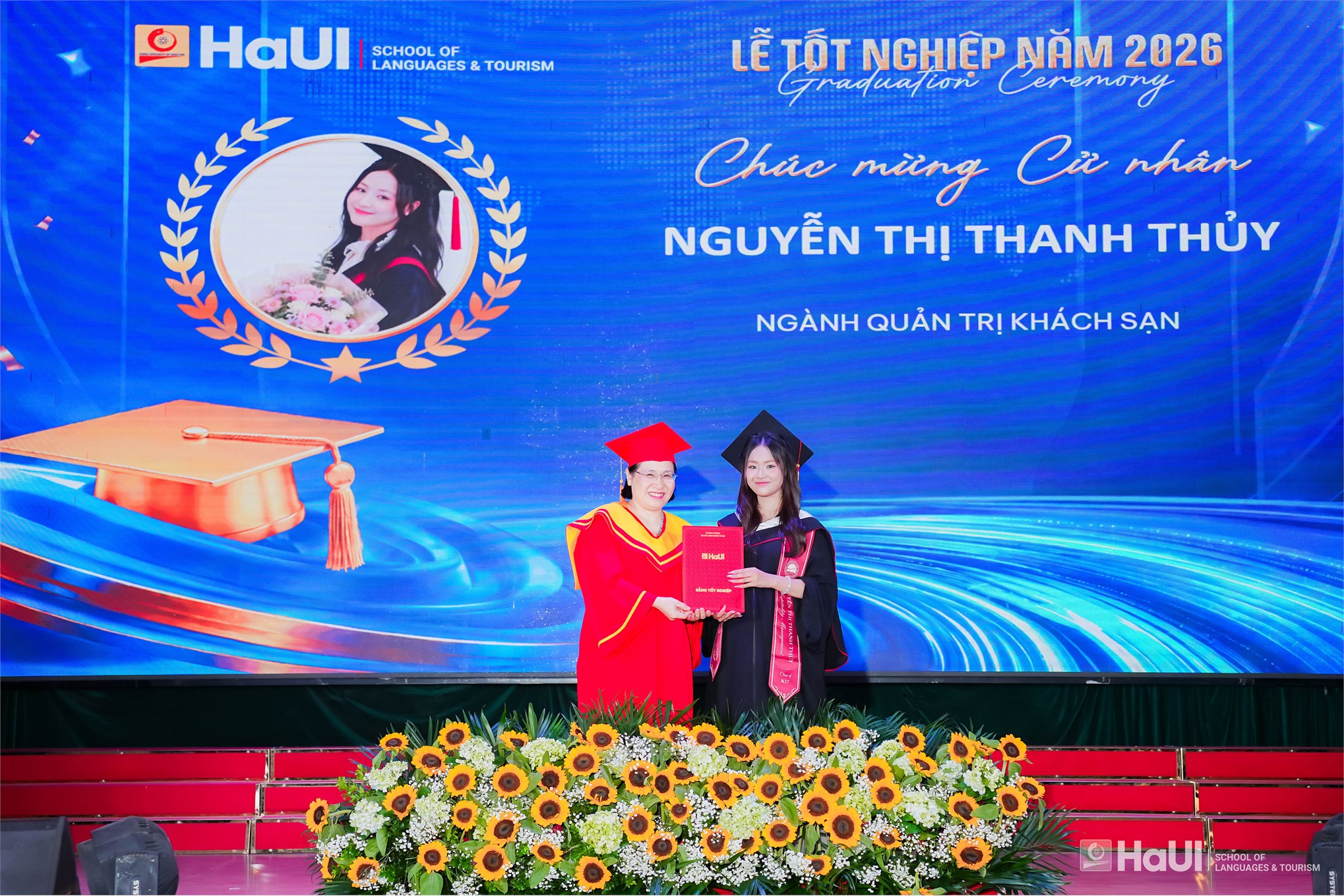 Hơn 800 tân Thạc sĩ, Cử nhân Trường Ngoại ngữ - Du lịch rạng rỡ trong ngày tốt nghiệp năm 2026