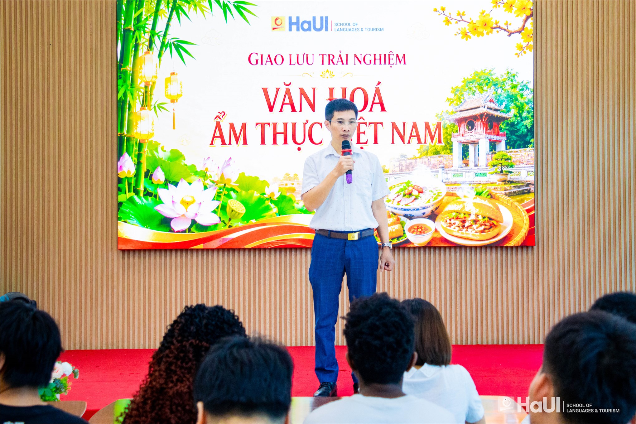 Giao lưu, trải nghiệm văn hóa và ẩm thực Việt Nam dành cho học viên quốc tế