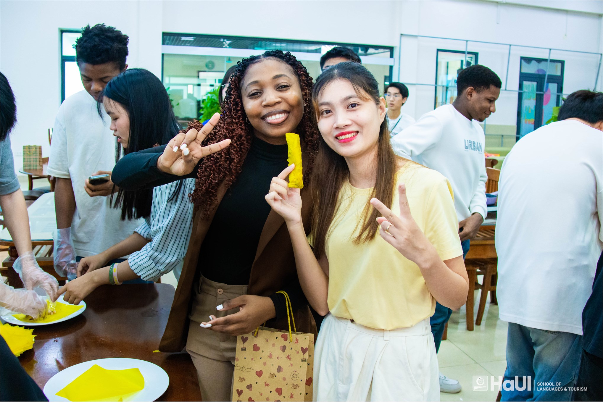 Giao lưu, trải nghiệm văn hóa và ẩm thực Việt Nam dành cho học viên quốc tế