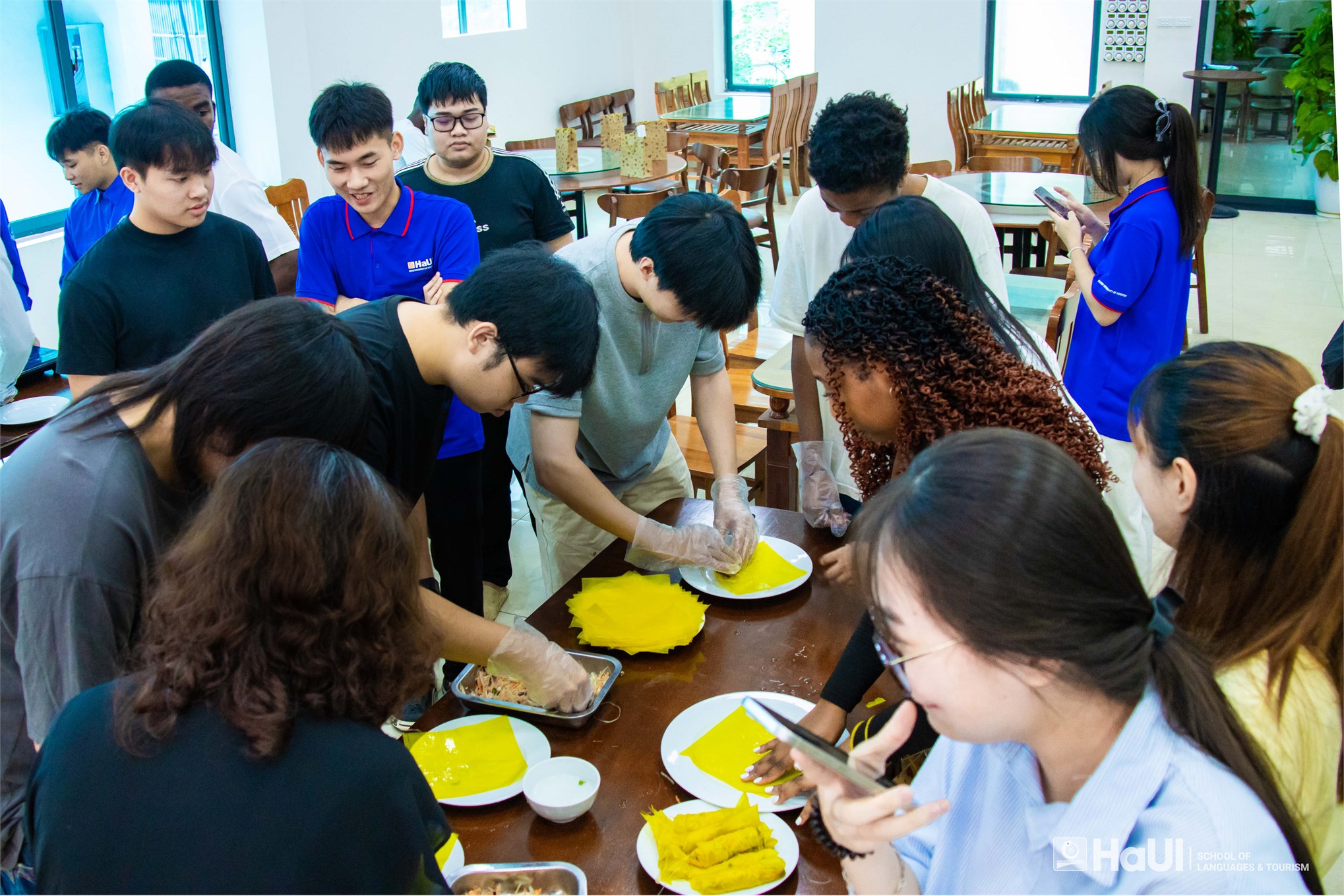 Giao lưu, trải nghiệm văn hóa và ẩm thực Việt Nam dành cho học viên quốc tế