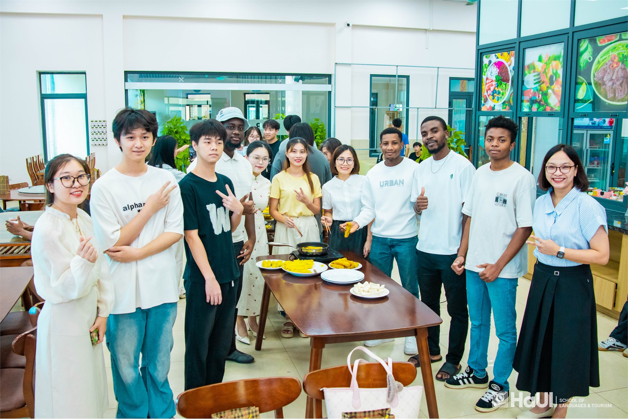 Giao lưu, trải nghiệm văn hóa và ẩm thực Việt Nam dành cho học viên quốc tế