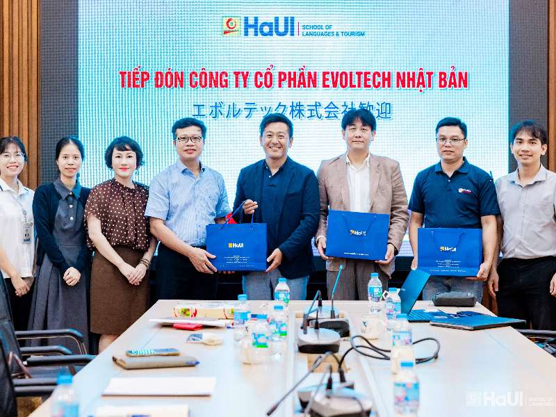 Trường Ngoại ngữ - Du lịch và Công ty Cổ phần Evoltech, Nhật Bản trao đổi hợp tác phát triển nguồn nhân lực