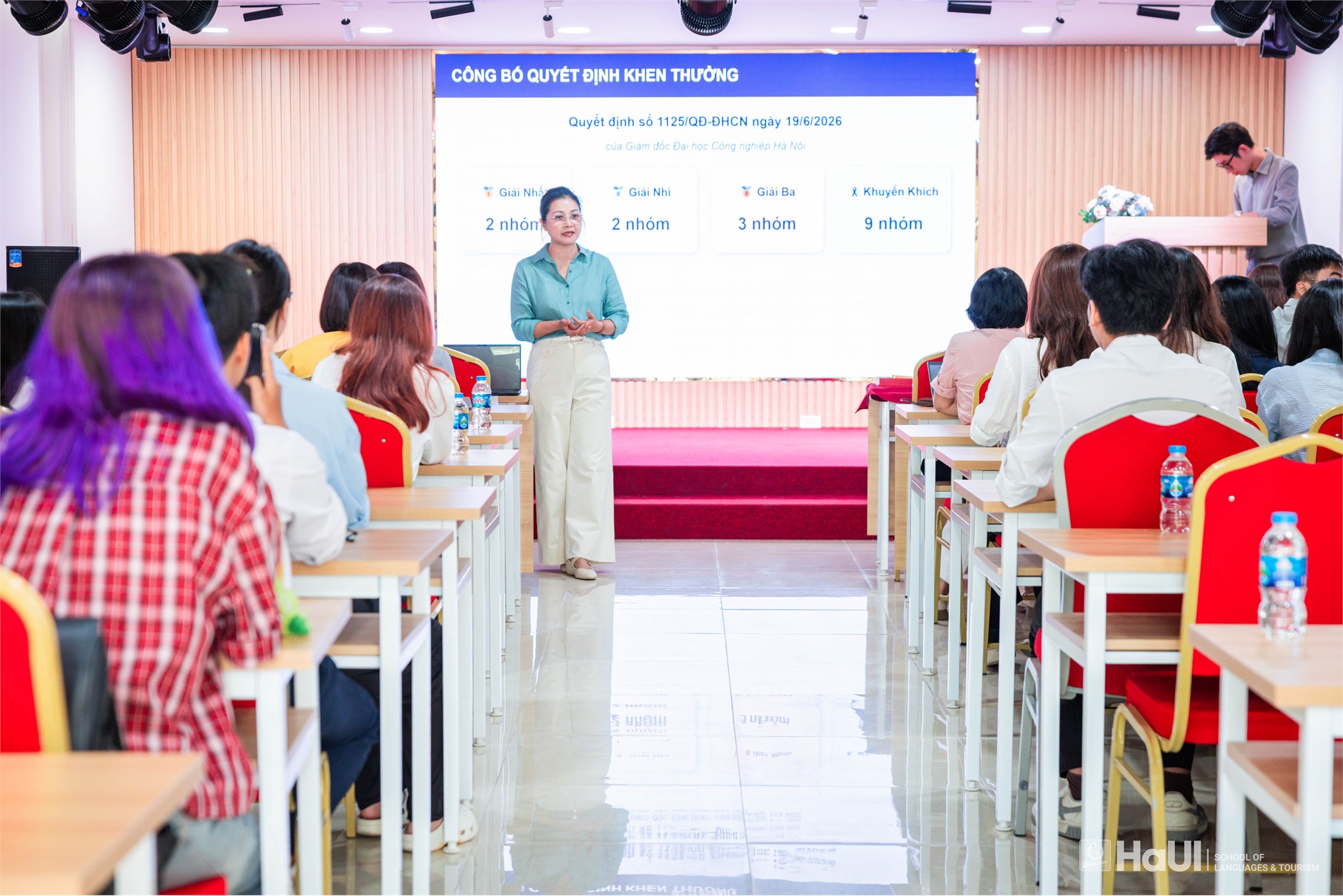 Khoa Ngôn ngữ Anh vinh danh sinh viên đạt thành tích trong nghiên cứu khoa học năm học 2025 - 2026