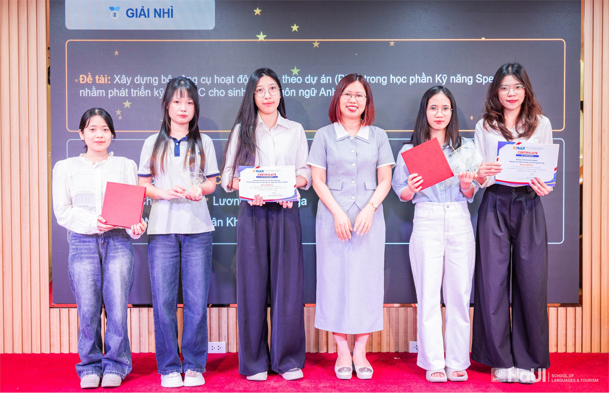 Khoa Ngôn ngữ Anh vinh danh sinh viên đạt thành tích trong nghiên cứu khoa học năm học 2025 - 2026