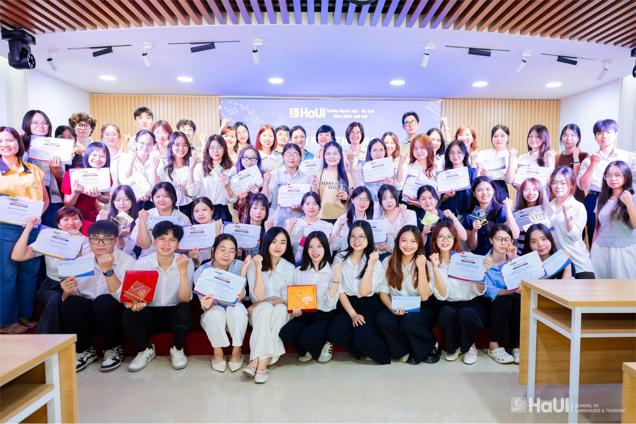 Khoa Ngôn ngữ Anh vinh danh sinh viên đạt thành tích trong nghiên cứu khoa học năm học 2025 - 2026