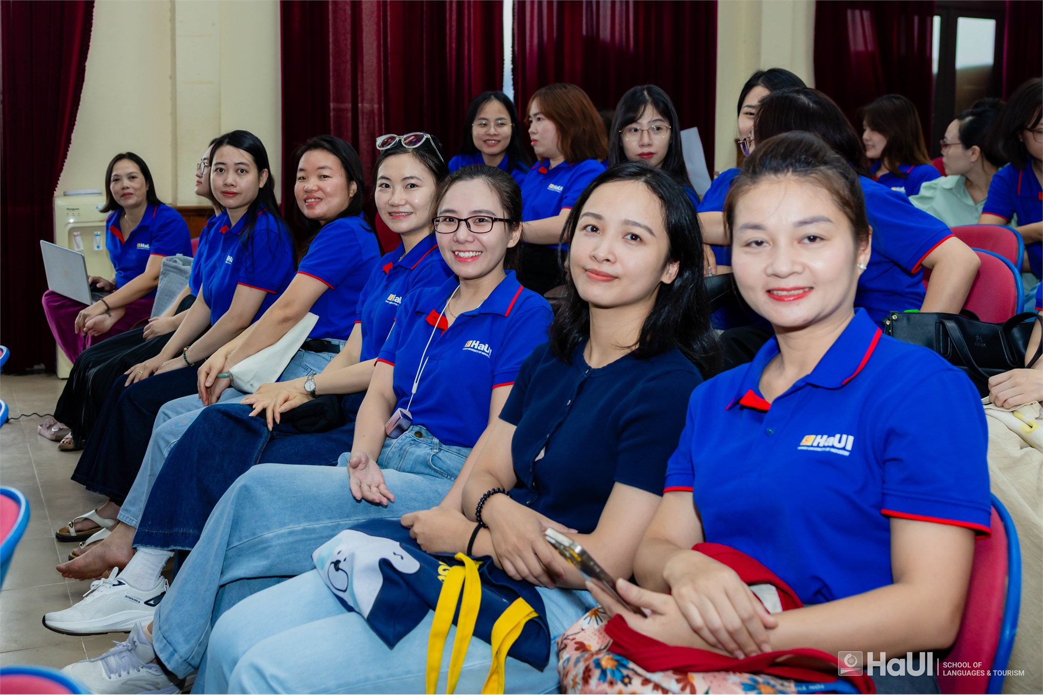 Hội nghị viên chức, người lao động Trường Ngoại ngữ - Du lịch, tổng kết năm học 2025 - 2026 và triển khai nhiệm vụ năm học 2026 - 2027