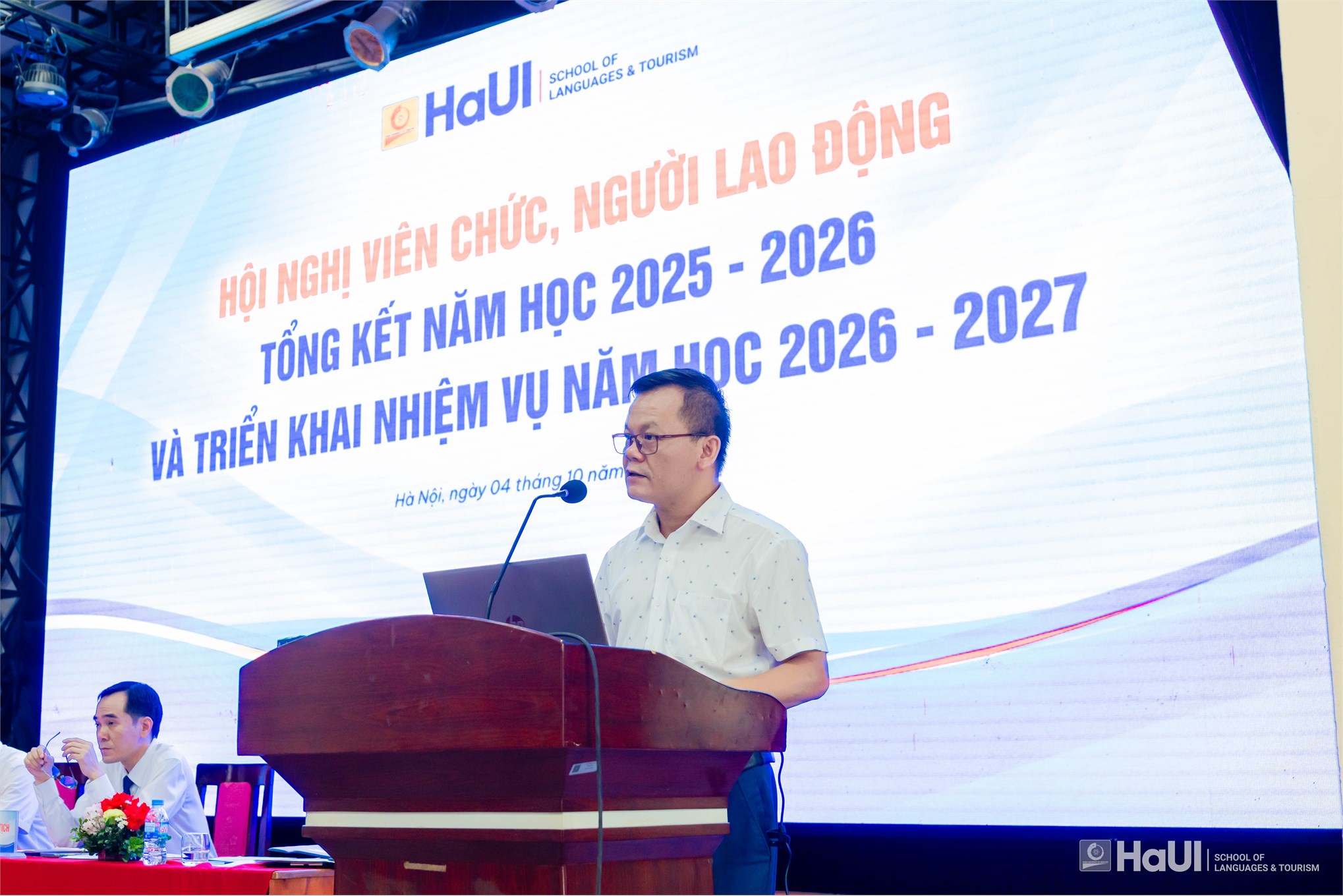 Hội nghị viên chức, người lao động Trường Ngoại ngữ - Du lịch, tổng kết năm học 2025 - 2026 và triển khai nhiệm vụ năm học 2026 - 2027