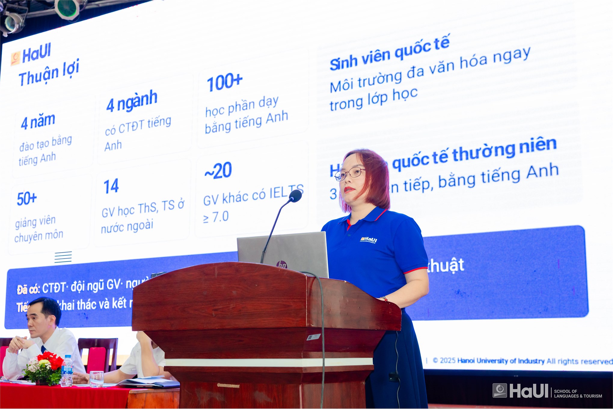 Hội nghị viên chức, người lao động Trường Ngoại ngữ - Du lịch, tổng kết năm học 2025 - 2026 và triển khai nhiệm vụ năm học 2026 - 2027