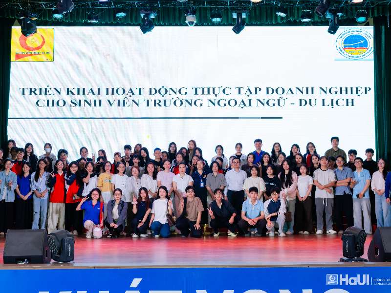 Trường Ngoại ngữ – Du lịch tổ chức Hội thảo định hướng thực tập doanh nghiệp cho sinh viên khóa 19