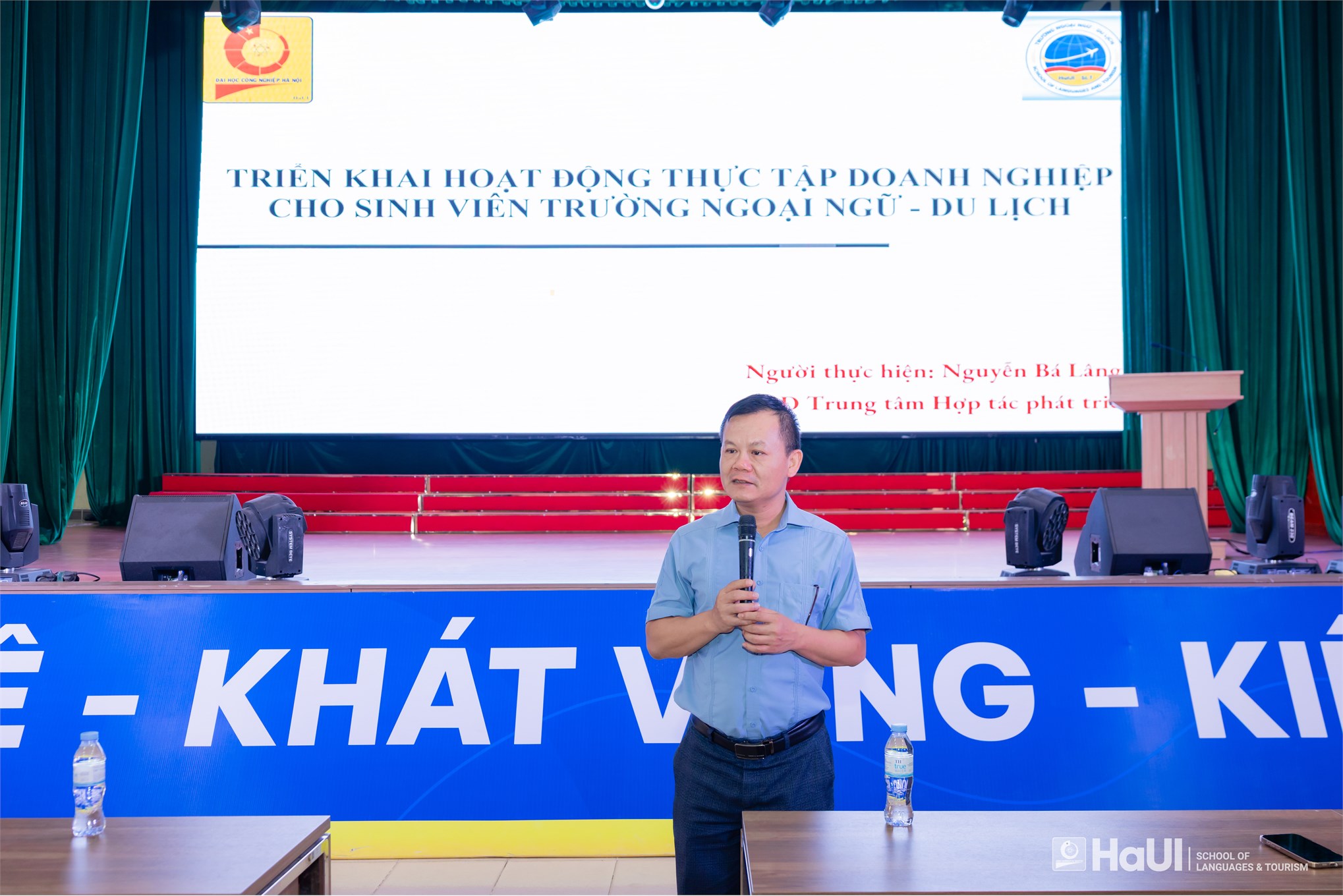 Trường Ngoại ngữ – Du lịch tổ chức Hội thảo định hướng thực tập doanh nghiệp cho sinh viên khóa 19