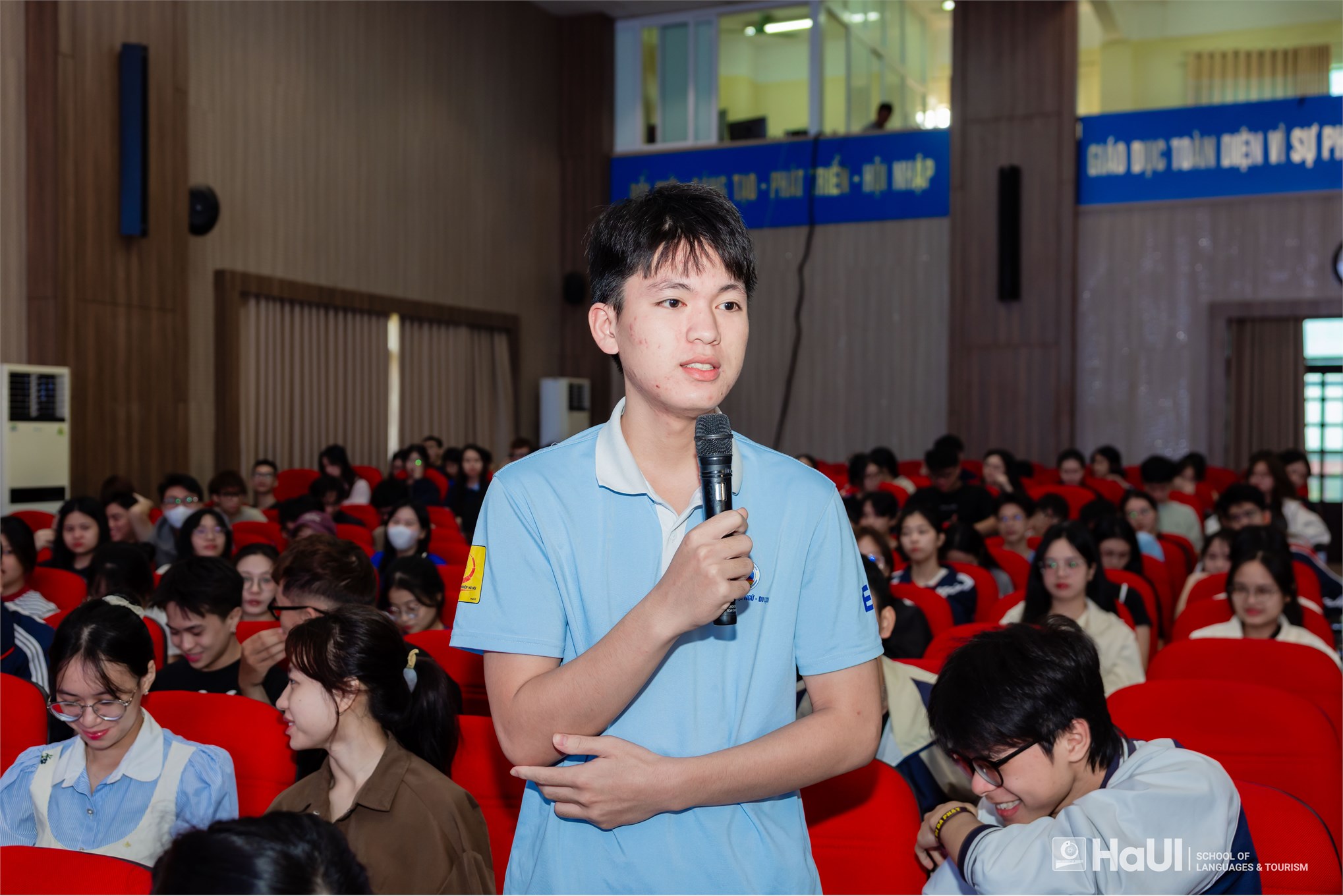 Trường Ngoại ngữ – Du lịch tổ chức Hội thảo định hướng thực tập doanh nghiệp cho sinh viên khóa 19