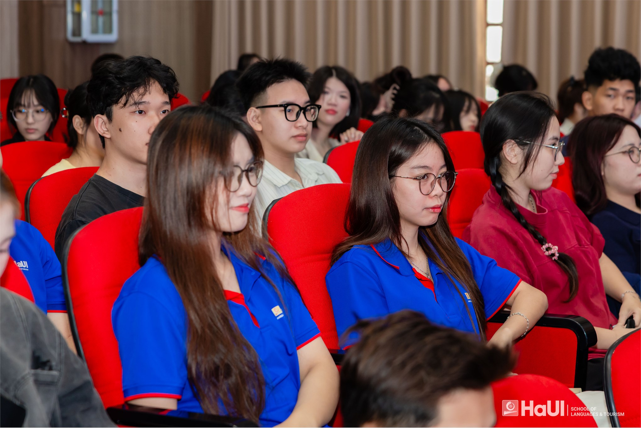 Trường Ngoại ngữ – Du lịch tổ chức Hội thảo định hướng thực tập doanh nghiệp cho sinh viên khóa 19