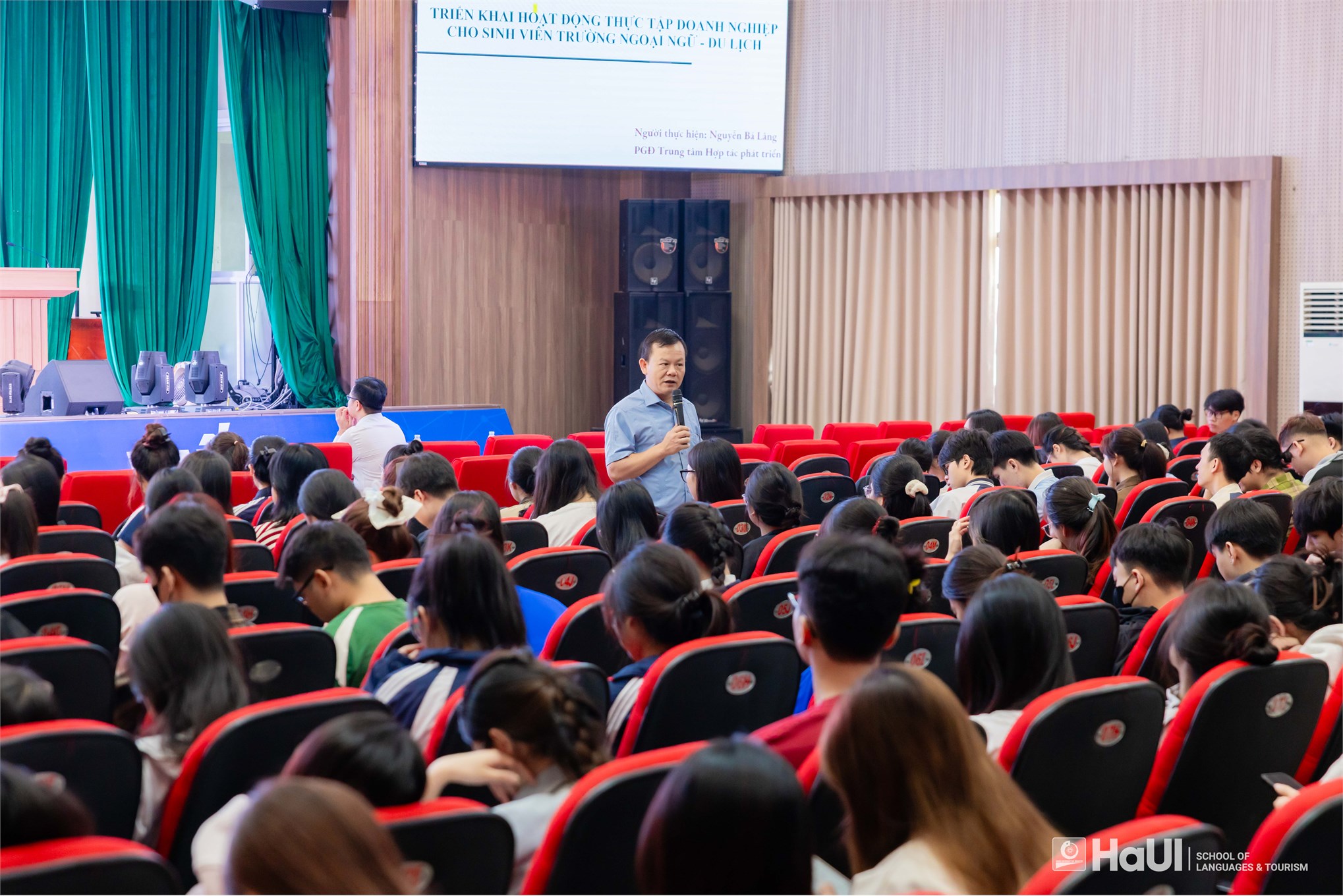 Trường Ngoại ngữ – Du lịch tổ chức Hội thảo định hướng thực tập doanh nghiệp cho sinh viên khóa 19