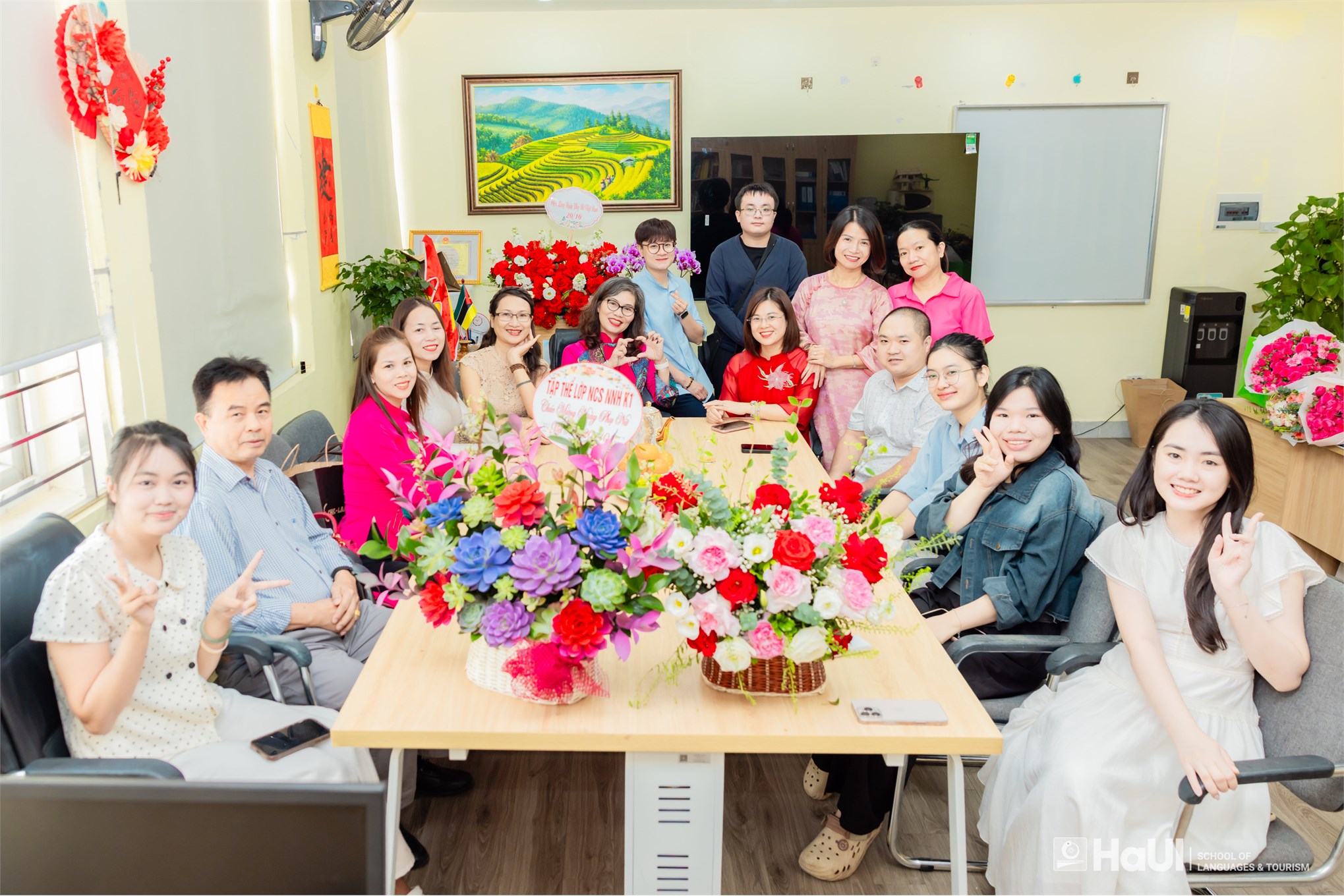 Trường Ngoại ngữ – Du lịch tôn vinh nữ viên chức, người lao động nhân Ngày Phụ nữ Việt Nam 20/10