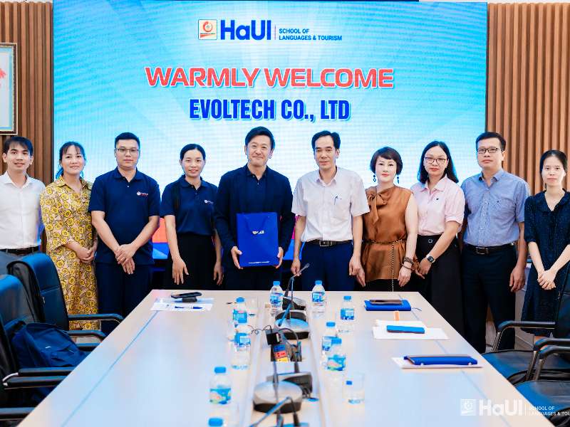 Trường Ngoại ngữ – Du lịch và Công ty Evoltech Việt Nam trao đổi kế hoạch triển khai hợp tác đào tạo